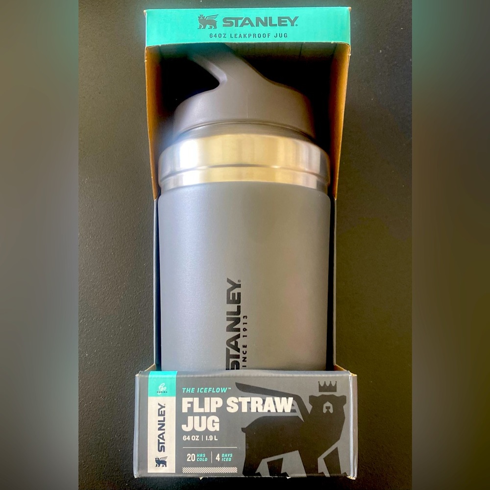 Stanley Leak proof 64 oz Iceflow Flip Straw Jug